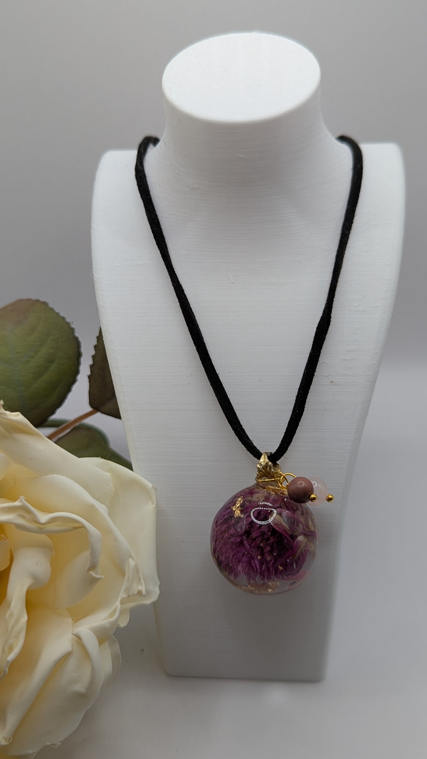 Sautoir Fleur Violette & Feuilles d’Or