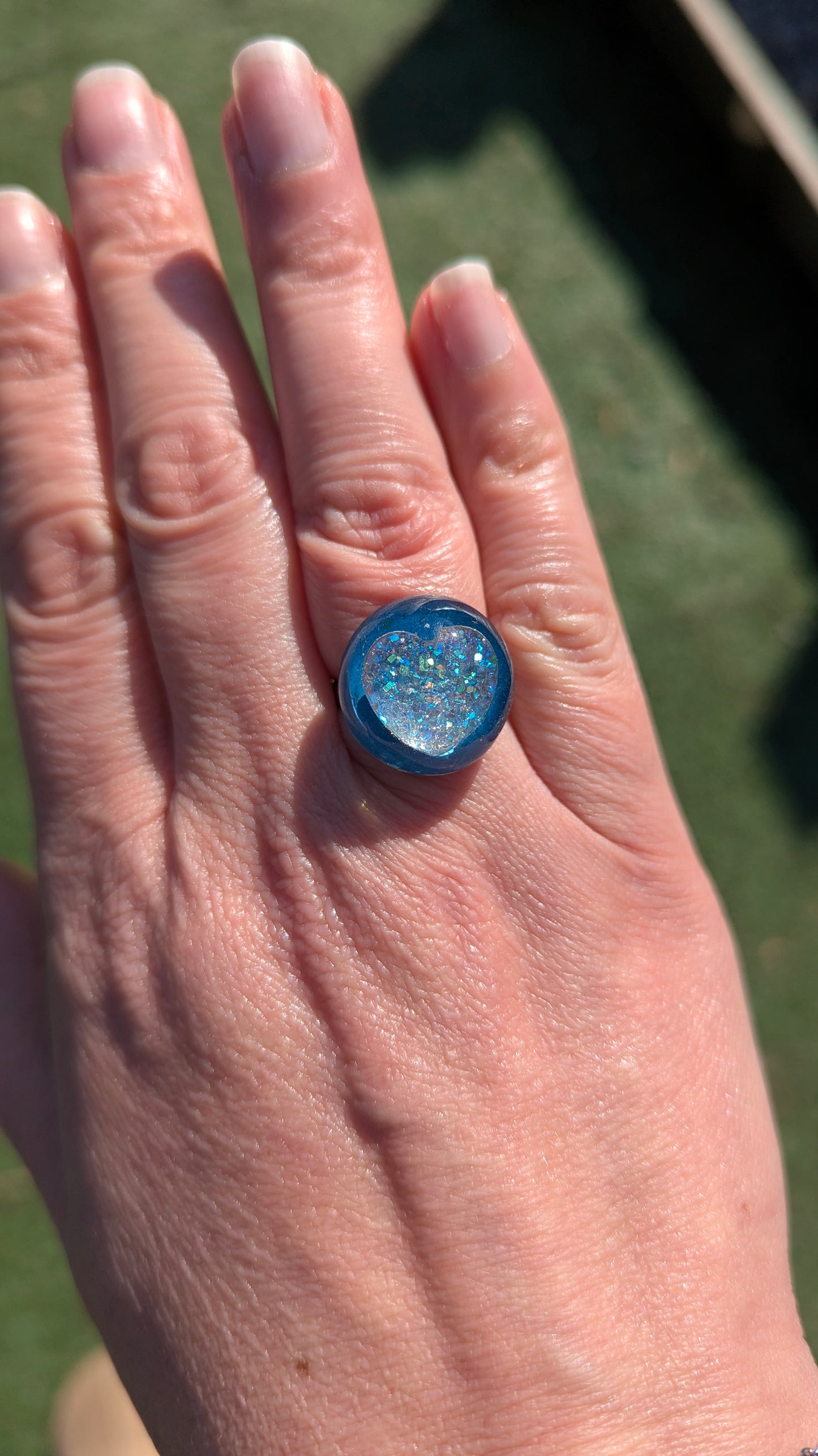 Cœur Irisé, Bague en résine artisanale