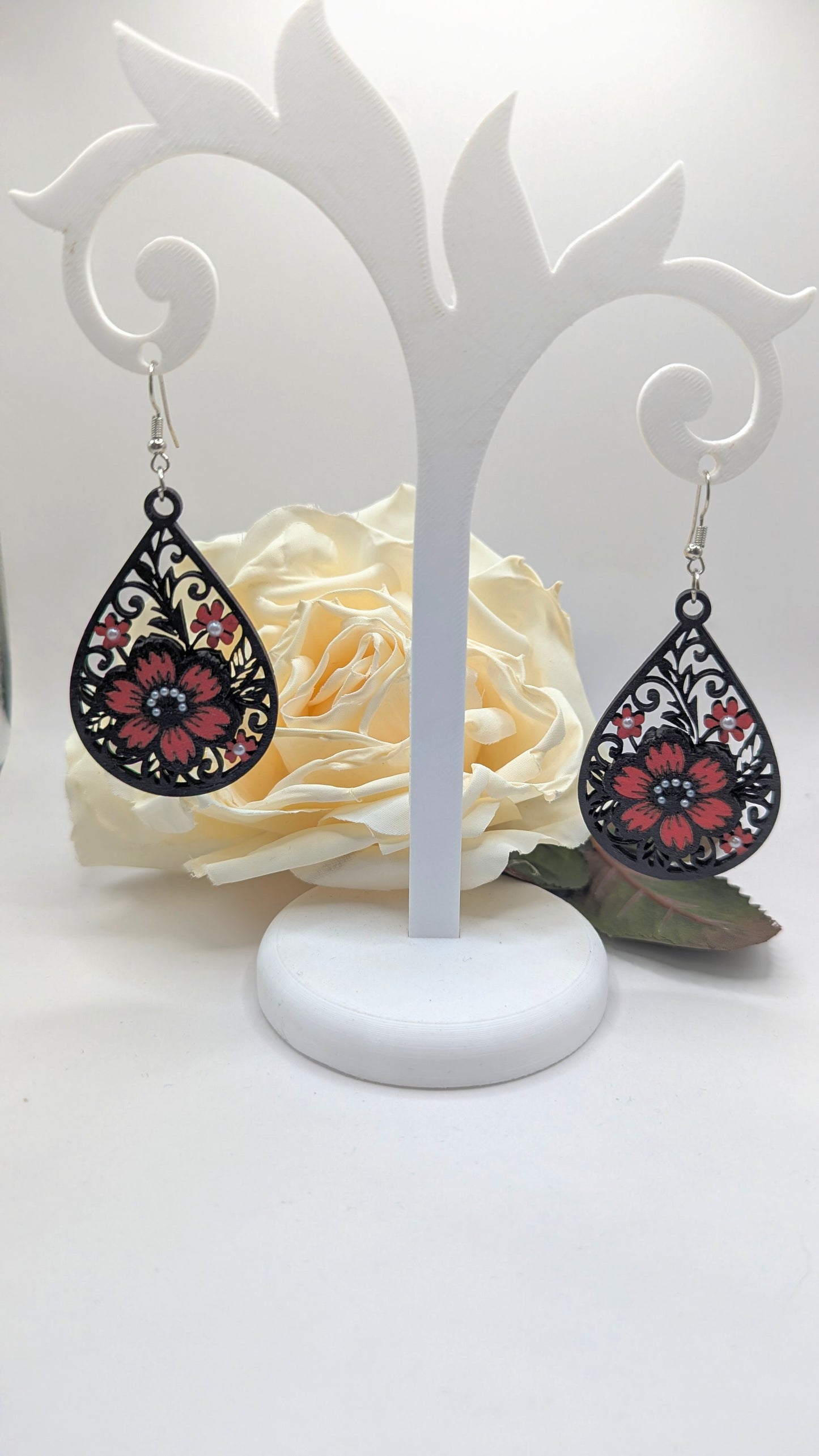 Fleur de Velours, Boucles d'oreilles en bois peint