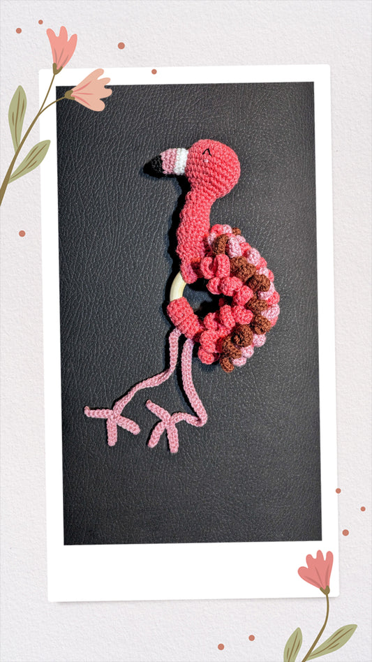 Hochet Flamant Rose – Anneau en bois – 20 cm