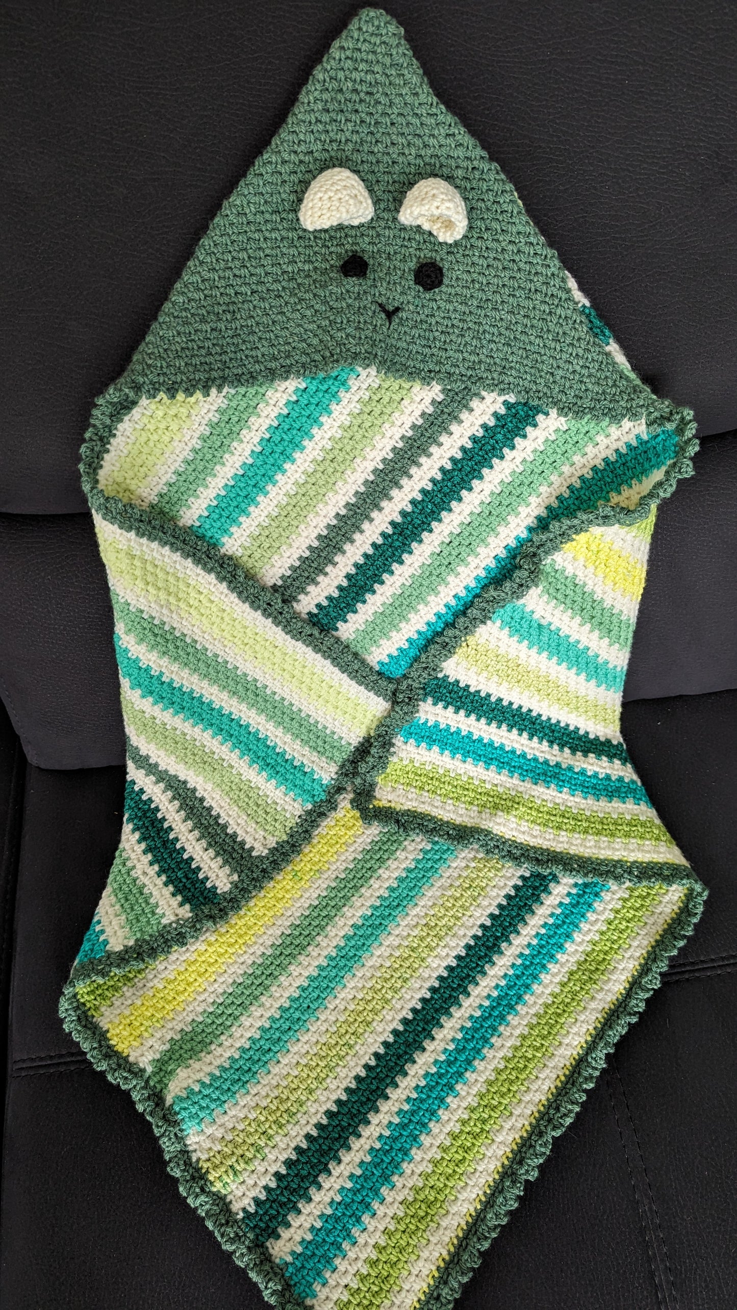 Cape de bain bébé au crochet – 108 × 110 cm – Fait main