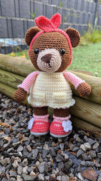 Oursonne en crochet – 28 cm