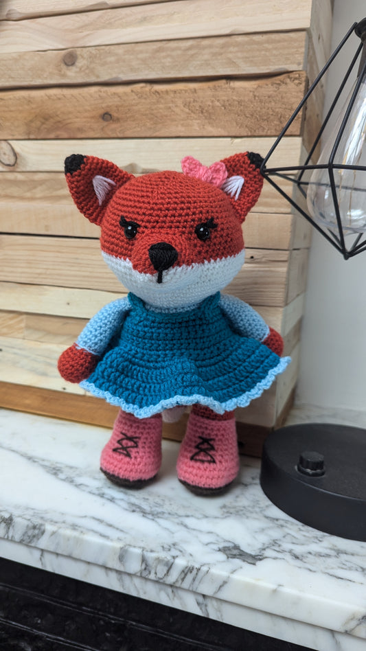 Renarde au crochet – Robe amovible – 29 cm