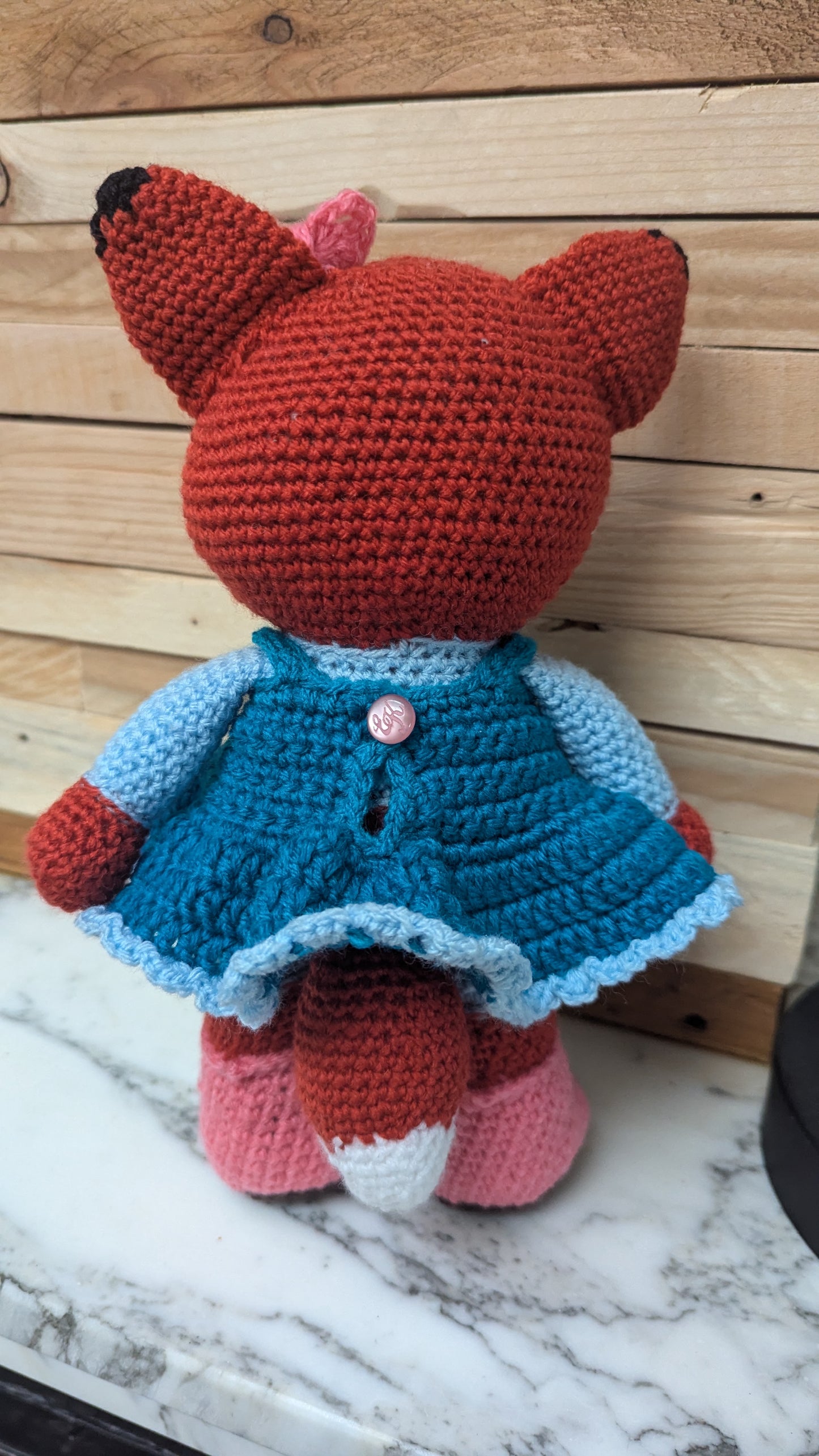 Renarde au crochet – Robe amovible – 29 cm