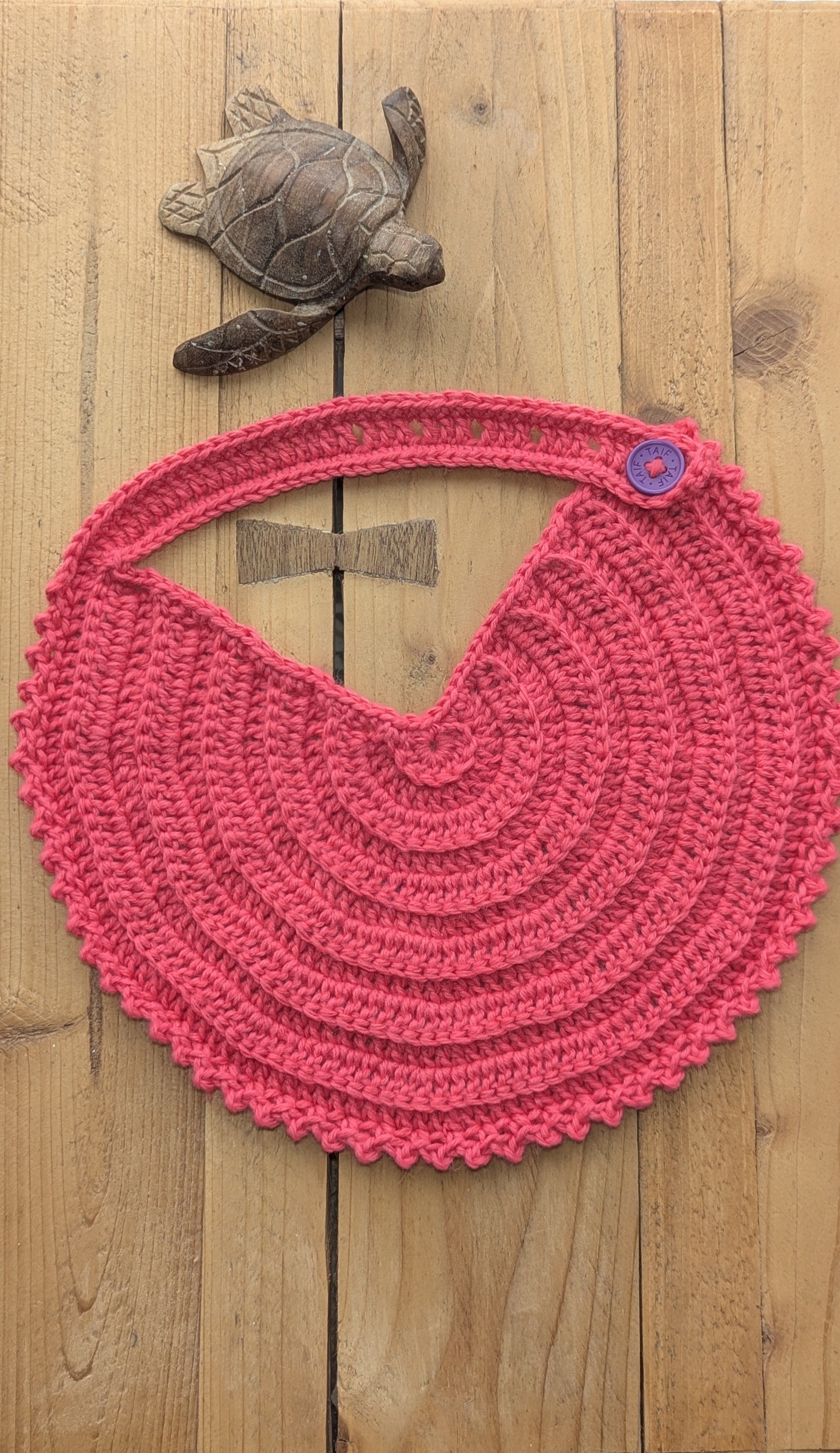 🧵 Bavoir au Crochet – Rose Corail – Fait Main
