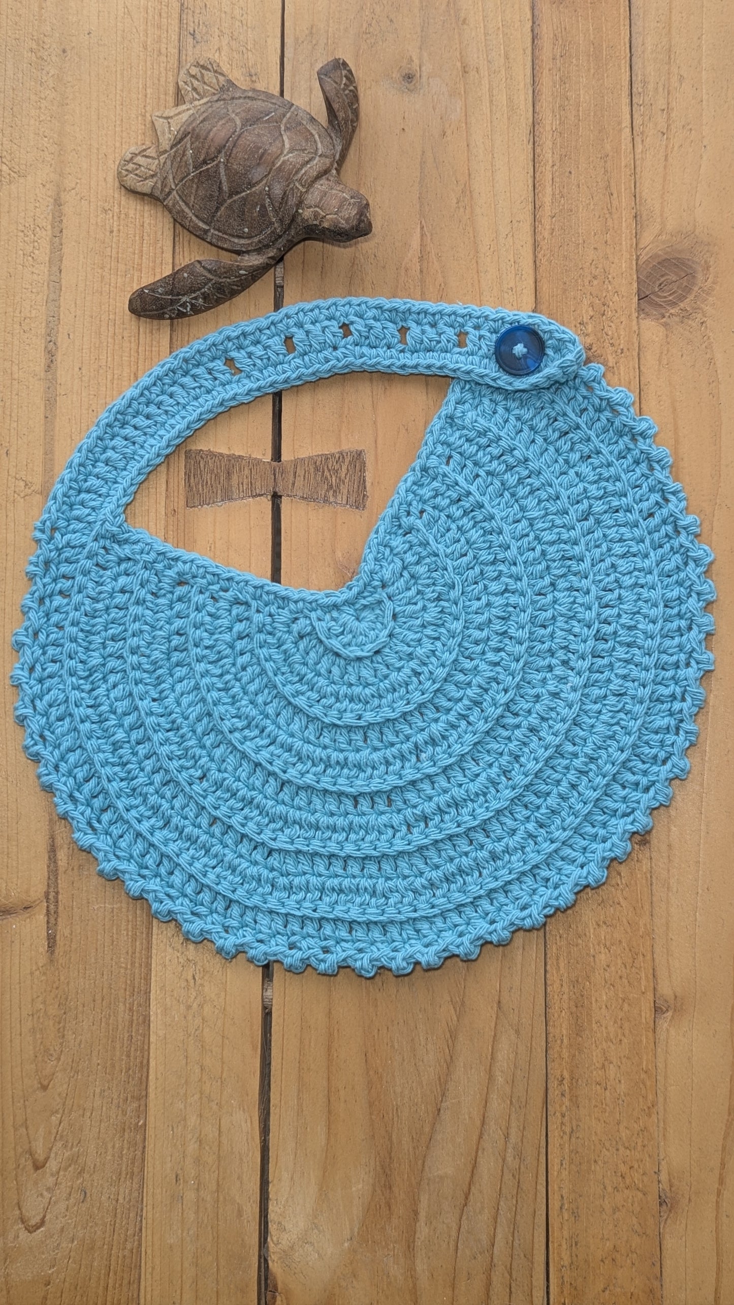🧵 Bavoir au Crochet – Bleu Ciel – Fait Main