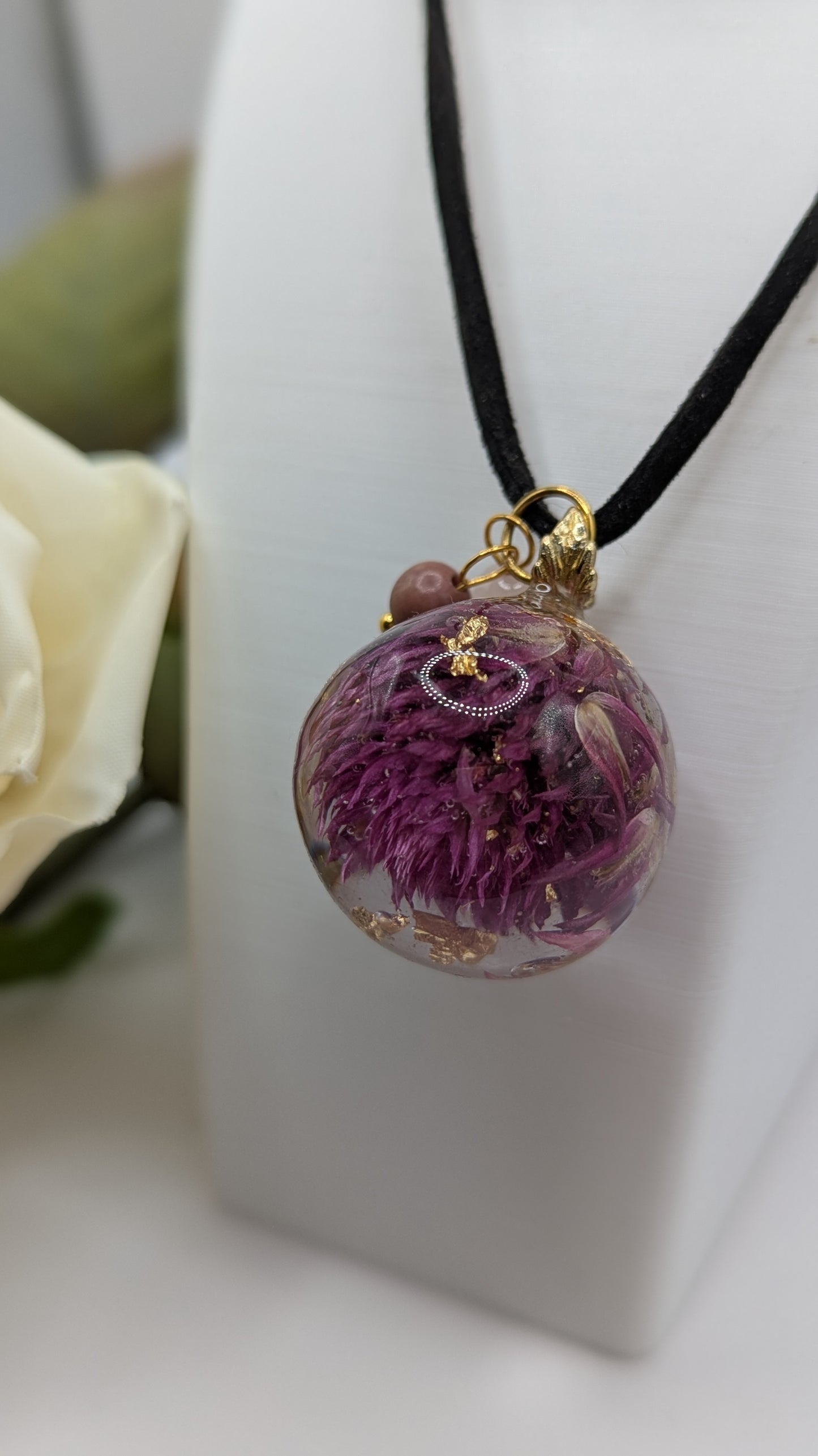 Sautoir Fleur Violette & Feuilles d’Or