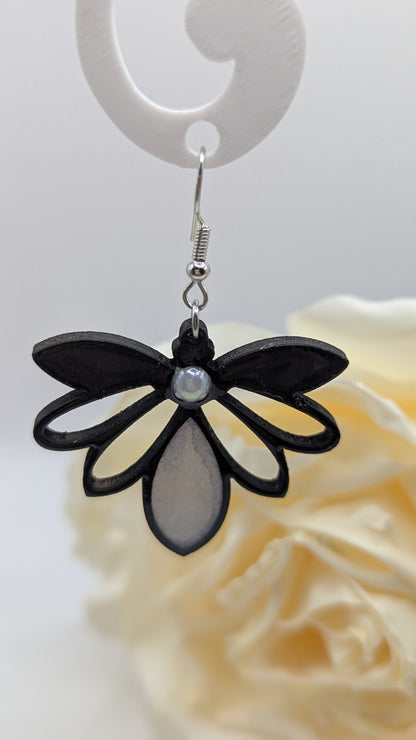 Boucles d’oreilles “Papillon d’Ébène” – Bois et Résine Scintillante