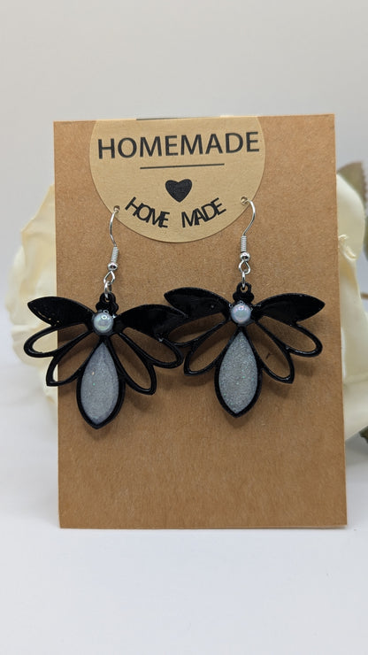 Boucles d’oreilles “Papillon d’Ébène” – Bois et Résine Scintillante