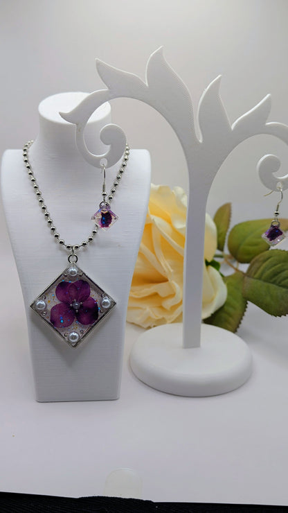Parure Éclat d’Améthyste – Fleurs séchées & perles, sautoir élégant