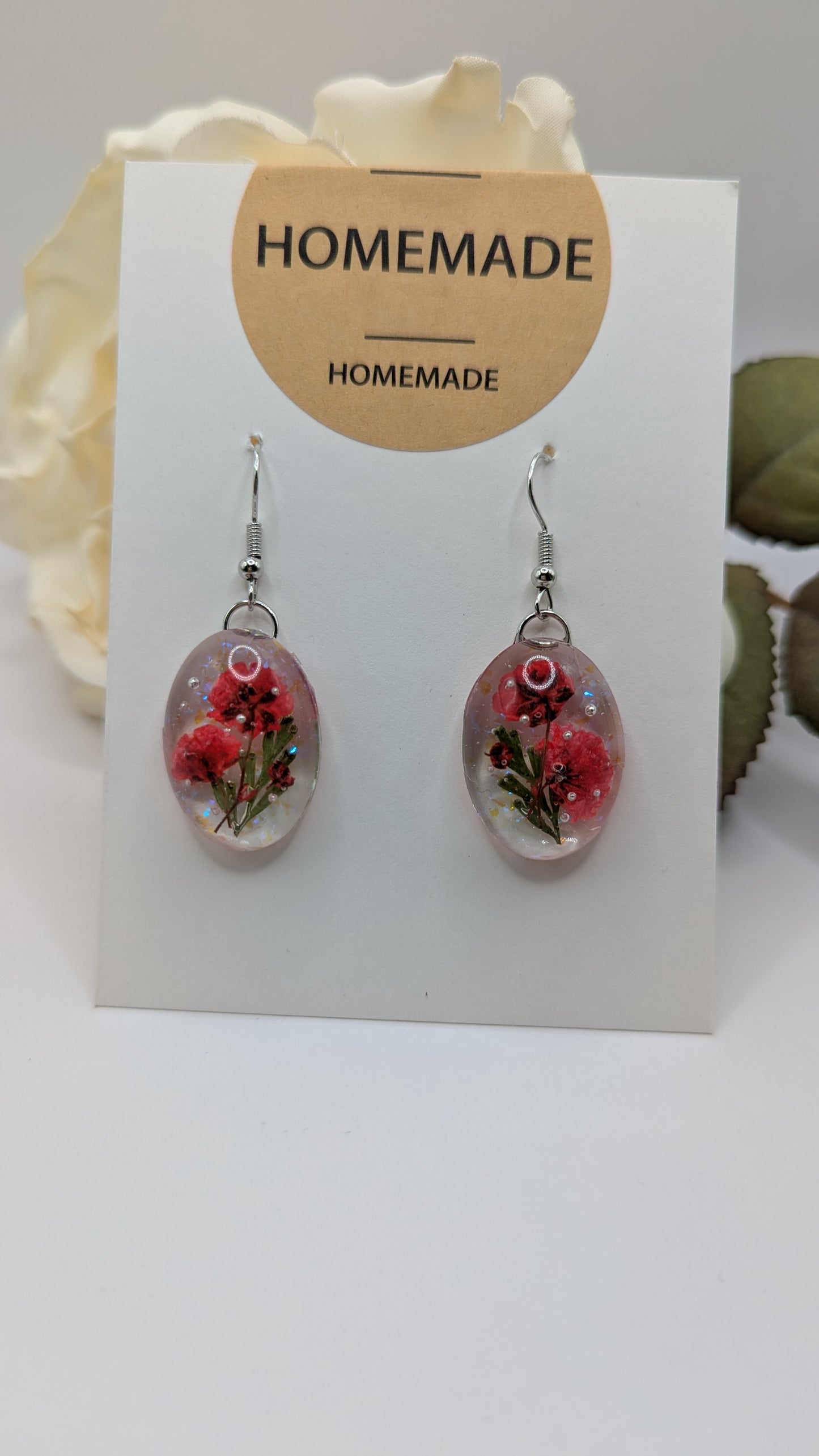 Éclat Floral, boucles d’oreilles en résine & fleurs séchées
