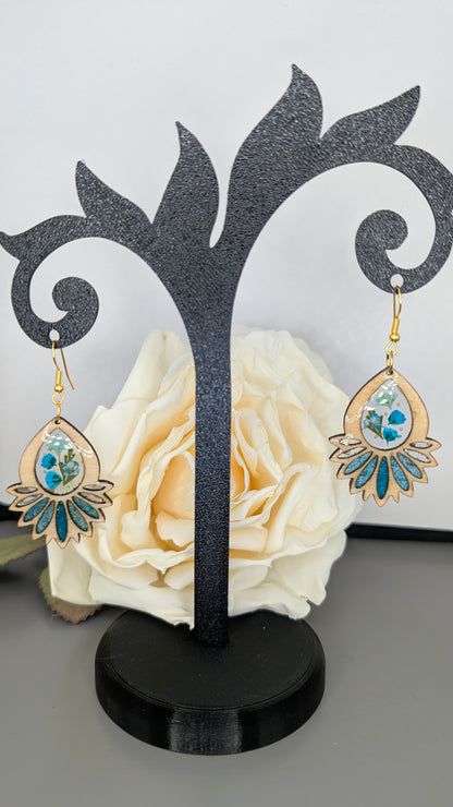 Boucles d'oreilles en bois résiné avec fleurs séchées - Design mandala 🌸✨