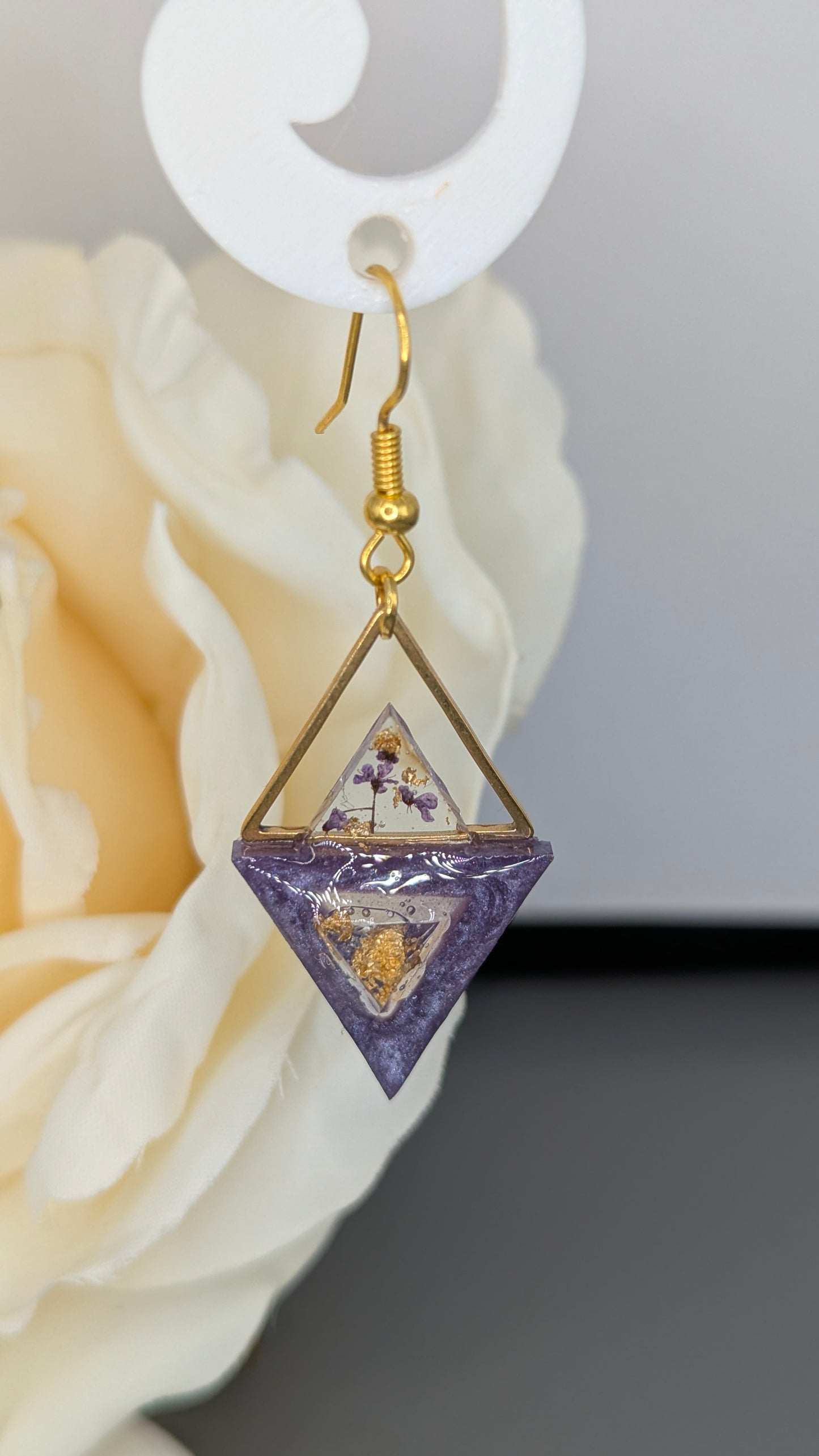 Boucles triangle résine et fleurs séchées