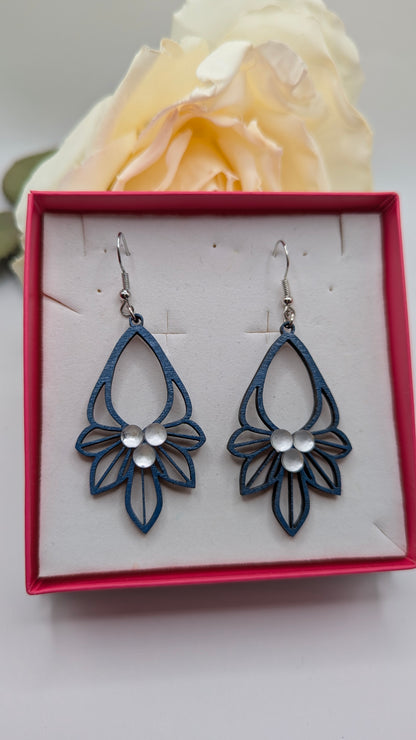 Boucles d’oreilles en bois coloré vernis