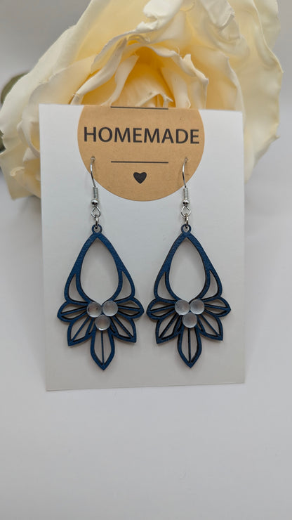 Boucles d’oreilles en bois coloré vernis