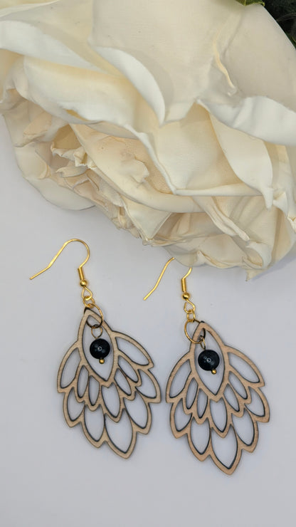 Plumes d'Or, Boucles d'oreilles en bois artisanales