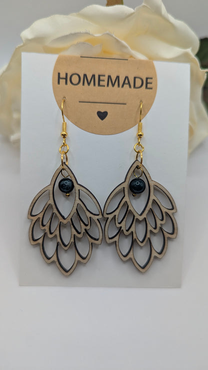 Plumes d'Or, Boucles d'oreilles en bois artisanales