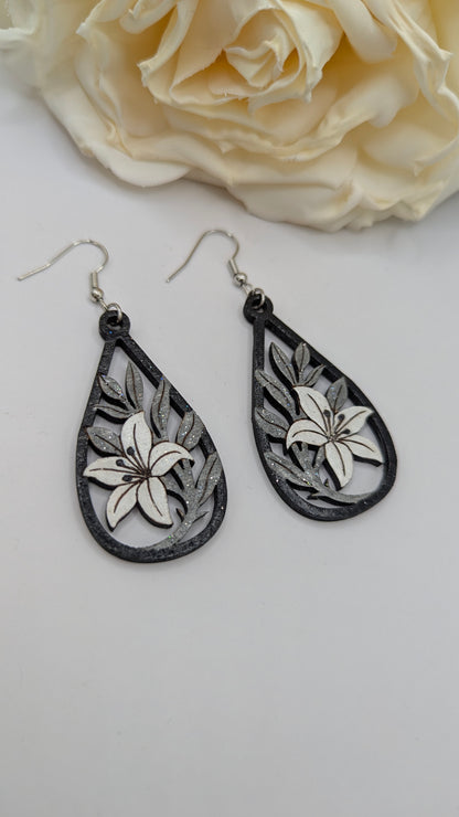 Lys de Minuit : Boucles d'oreilles en bois peint