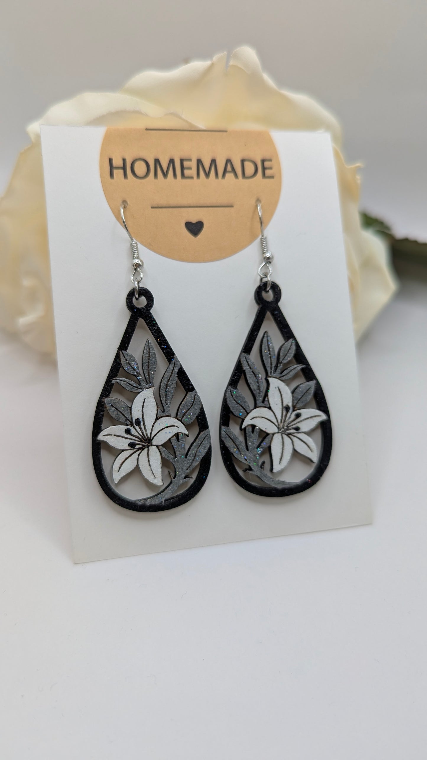 Lys de Minuit : Boucles d'oreilles en bois peint