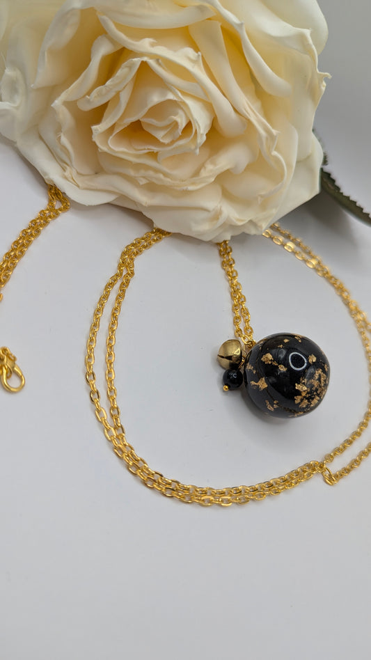 Nuit Dorée : Bola de grossesse en résine artisanale
