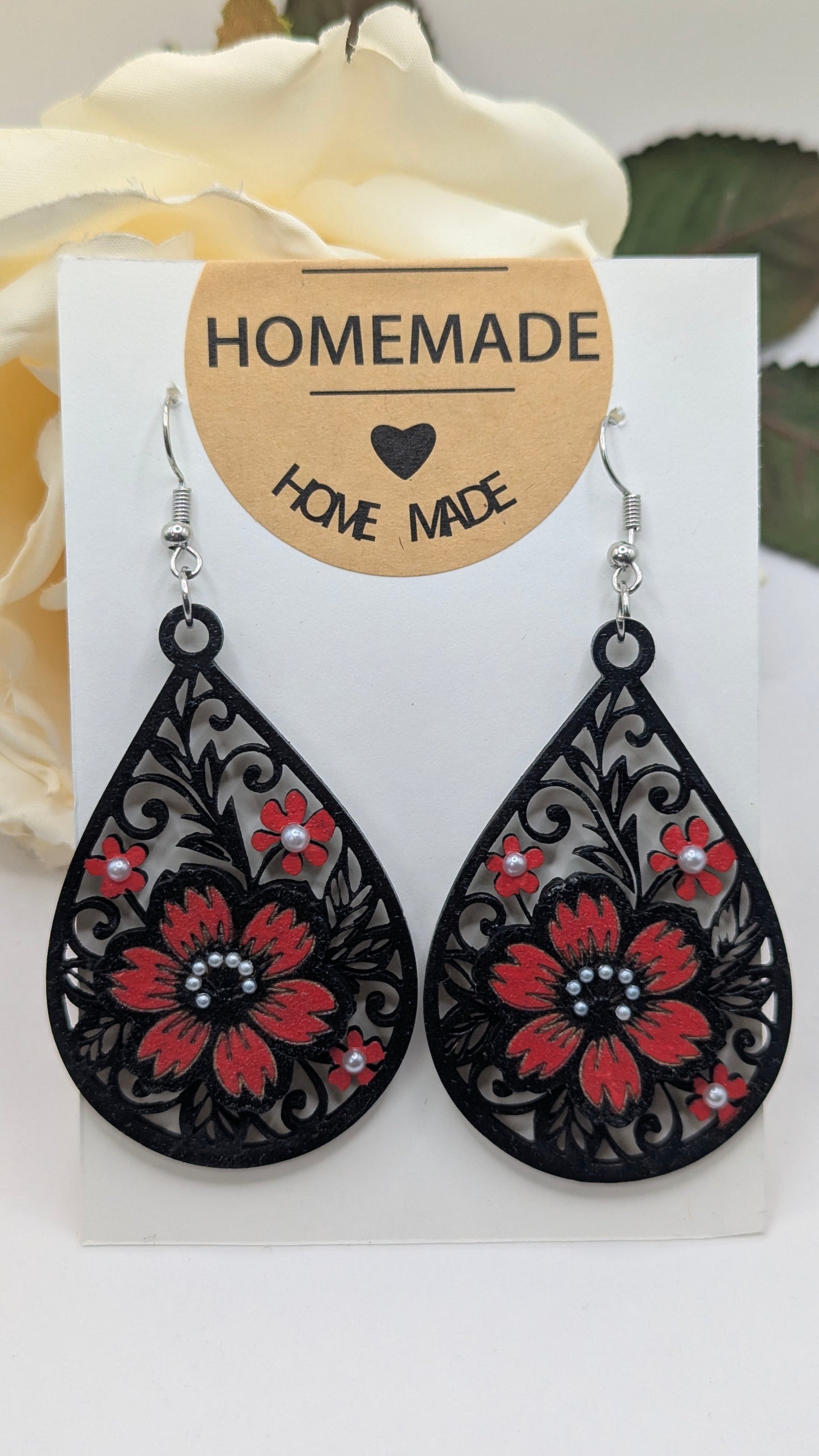 Fleur de Velours, Boucles d'oreilles en bois peint