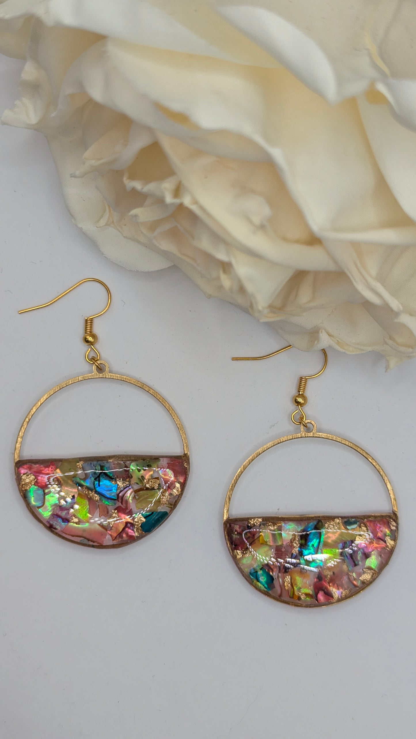 Éclats de Nacre, Boucles d'oreilles en résine artisanale