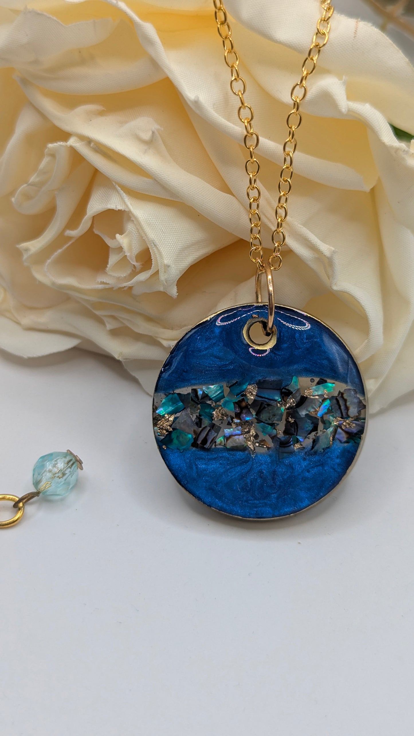 Rivage : Collier en résine artisanale