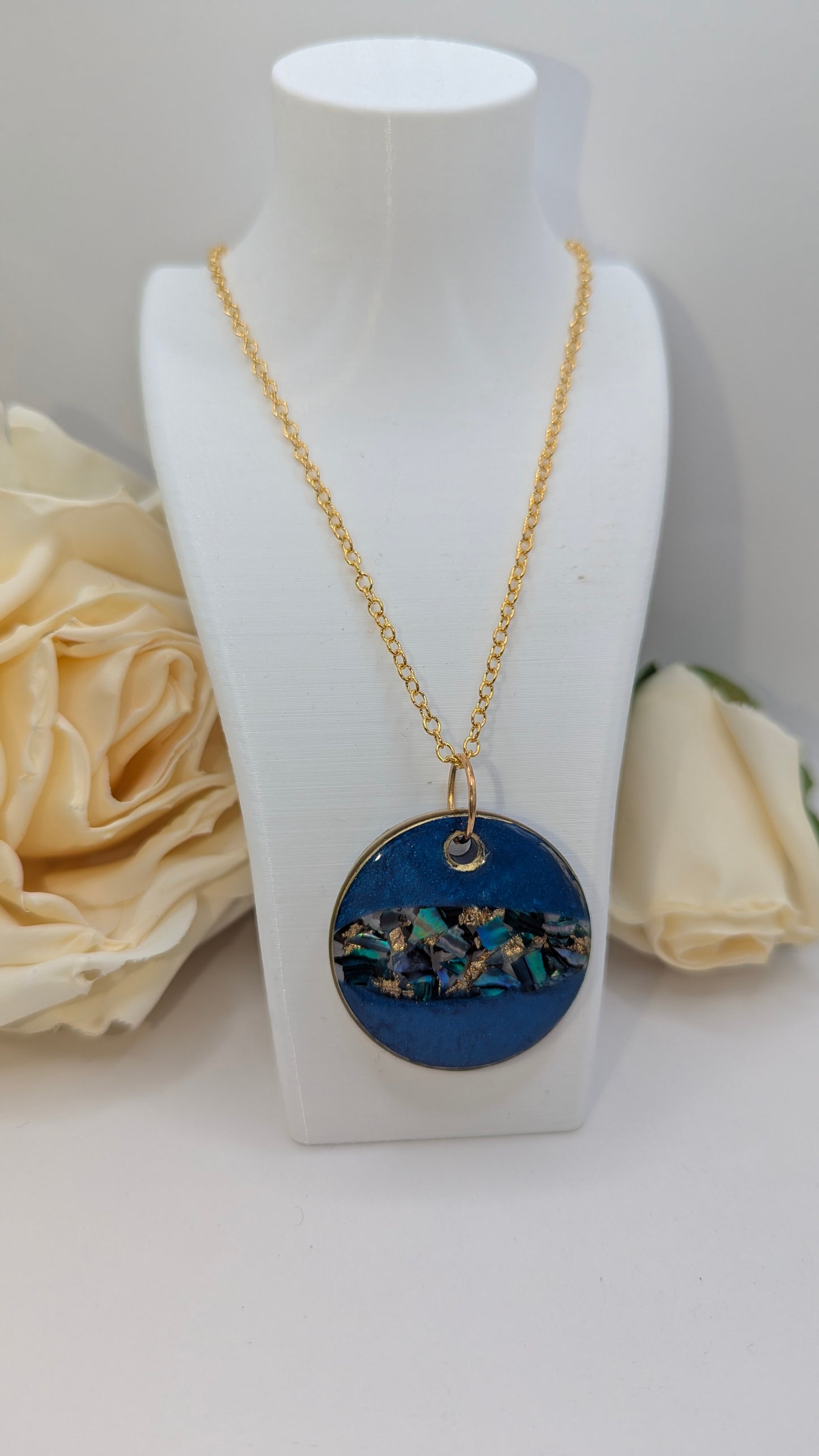 Rivage : Collier en résine artisanale